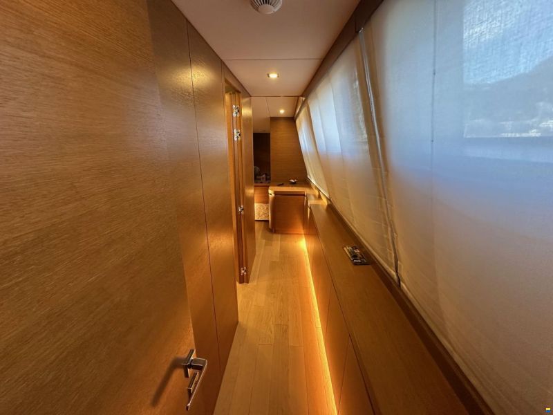 Falcon Yachts 102