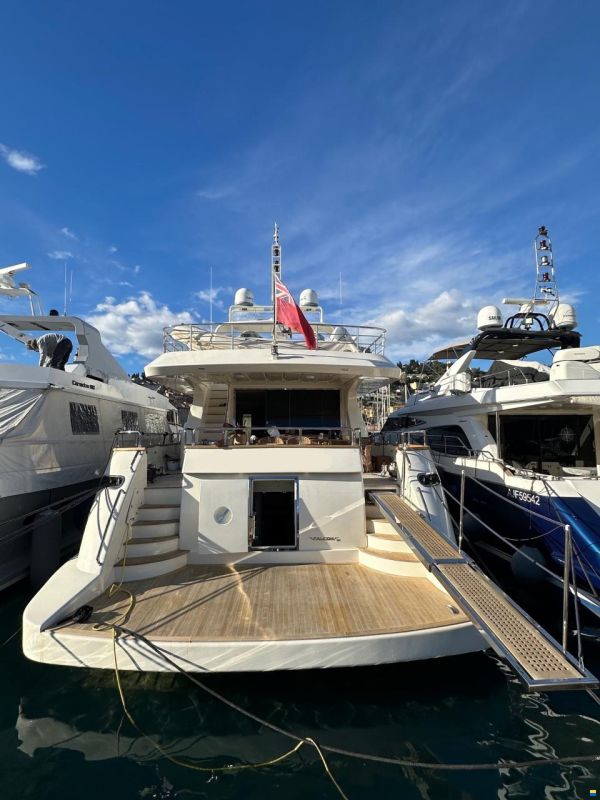 Falcon Yachts 102