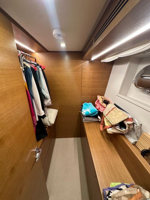 Falcon Yachts 102