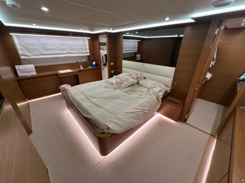 Falcon Yachts 102