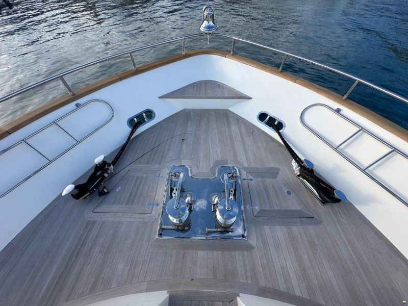 Falcon Yachts 102