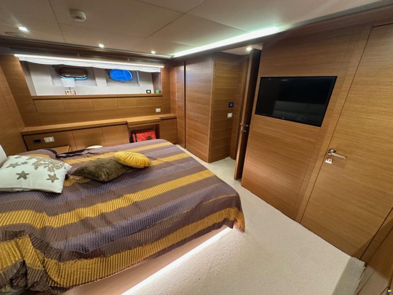 Falcon Yachts 102