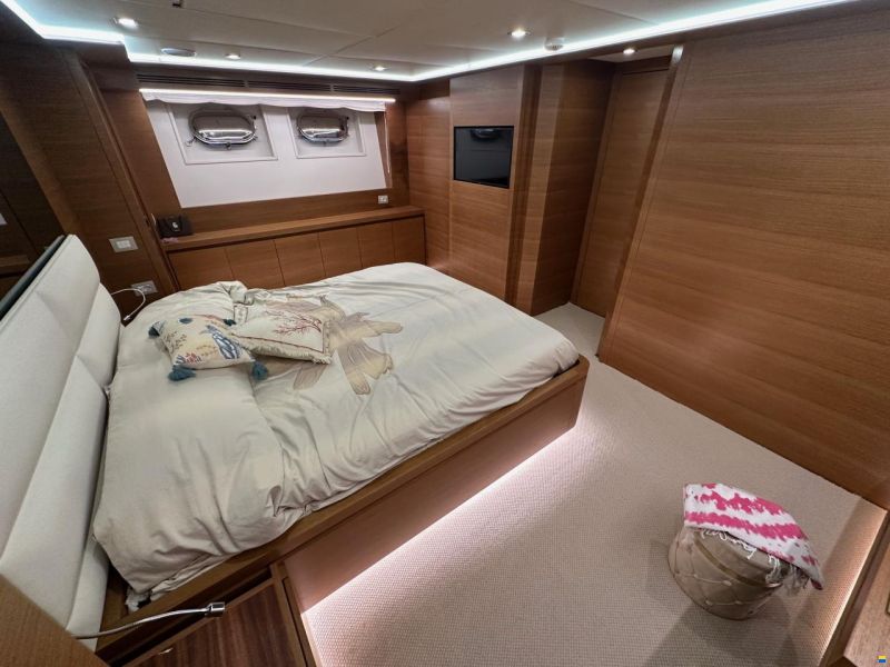 Falcon Yachts 102