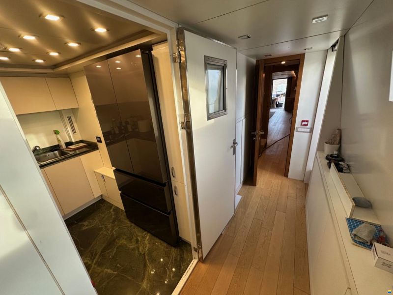 Falcon Yachts 102
