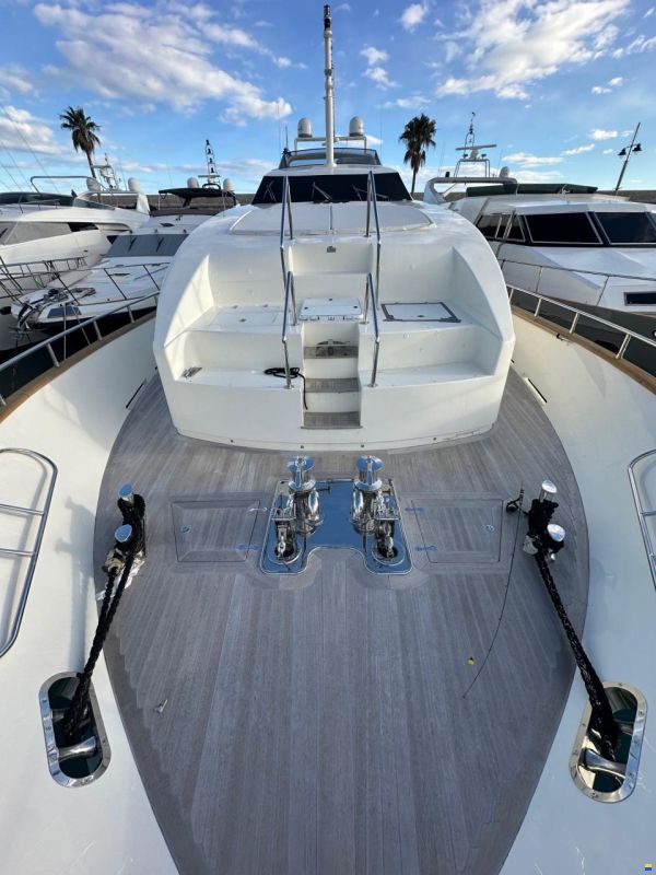 Falcon Yachts 102