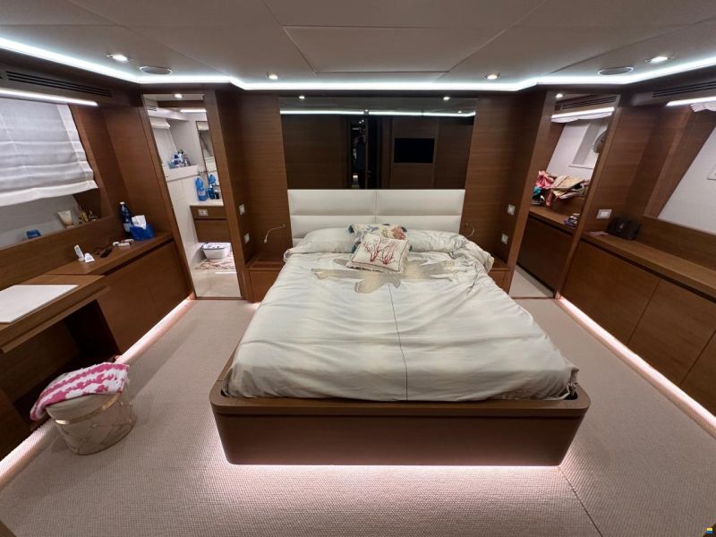 Falcon Yachts 102