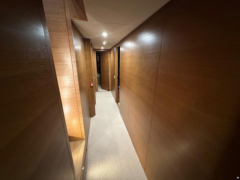 Falcon Yachts 102