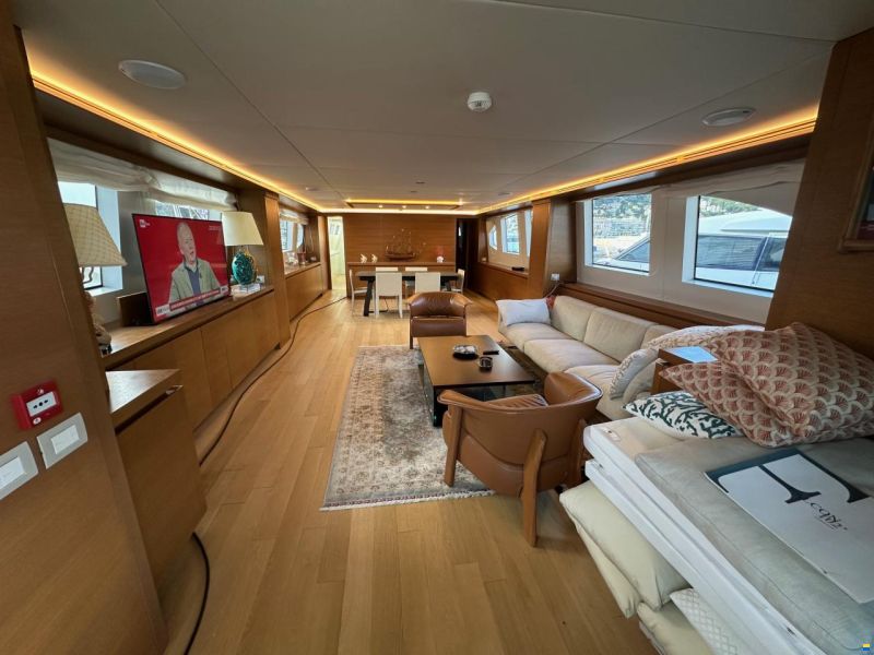 Falcon Yachts 102