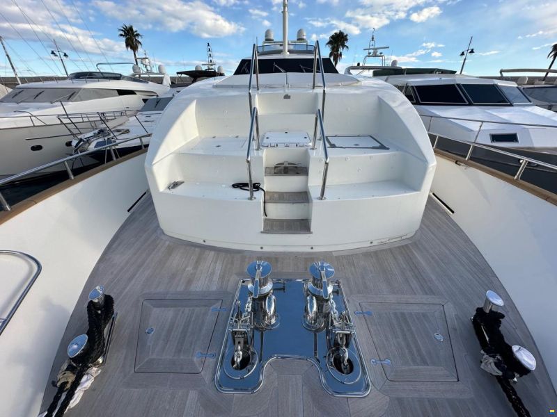 Falcon Yachts 102