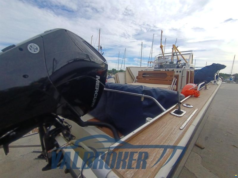Boston Whaler OUTRAGE 22