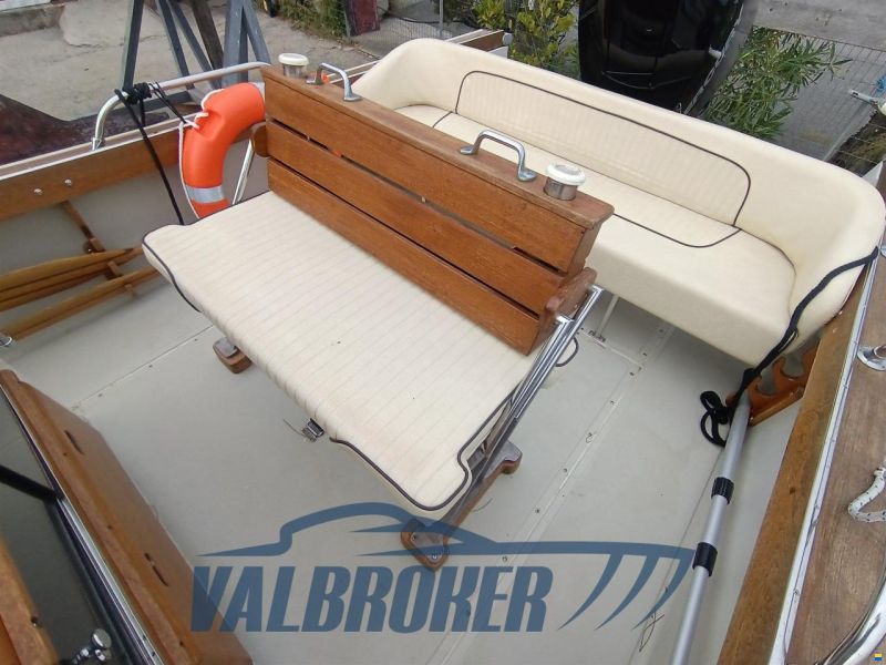 Boston Whaler OUTRAGE 22