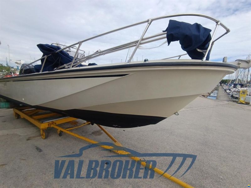 Boston Whaler OUTRAGE 22