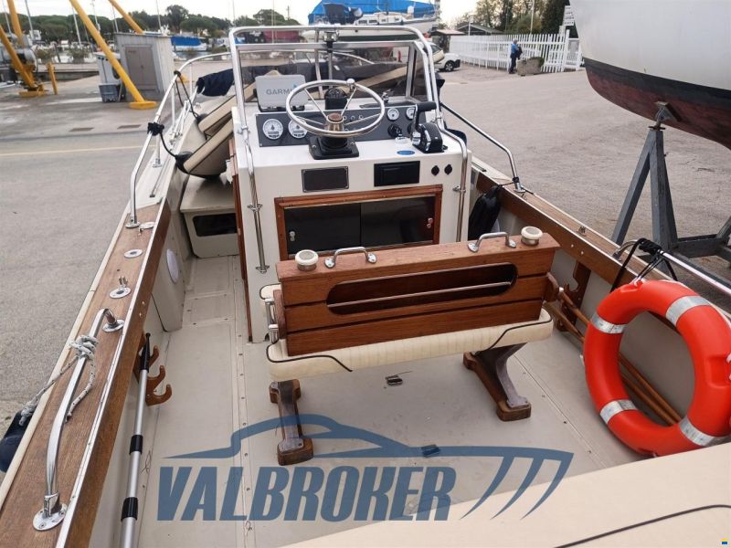 Boston Whaler OUTRAGE 22