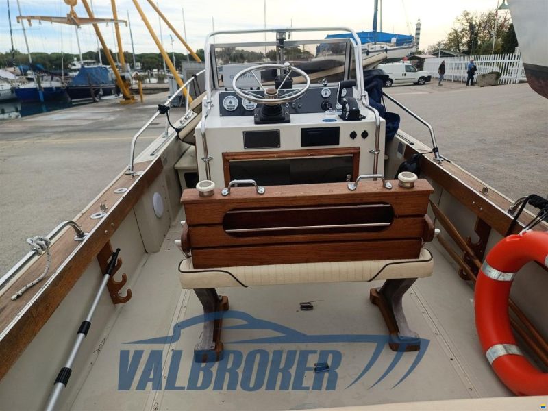 Boston Whaler OUTRAGE 22