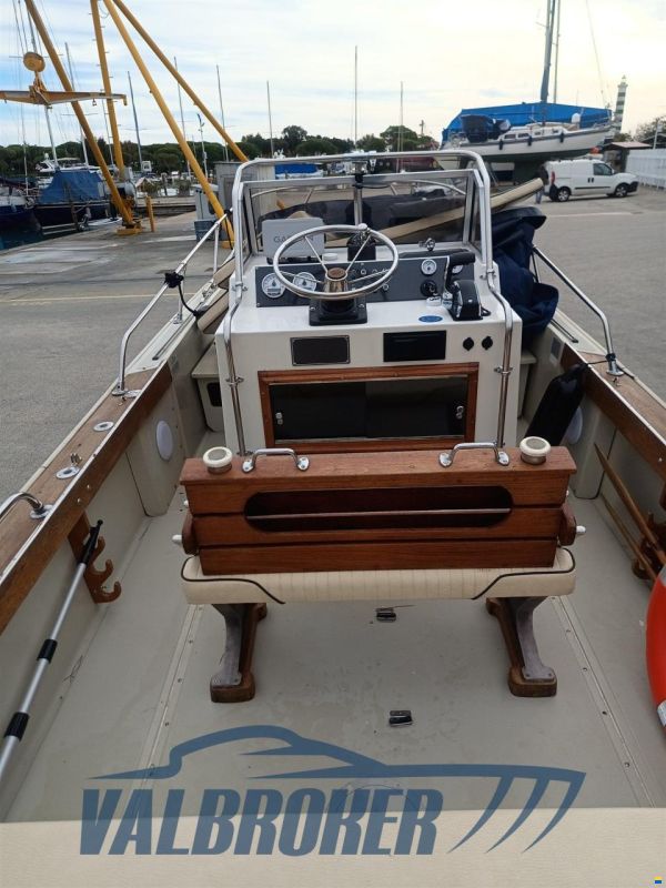 Boston Whaler OUTRAGE 22