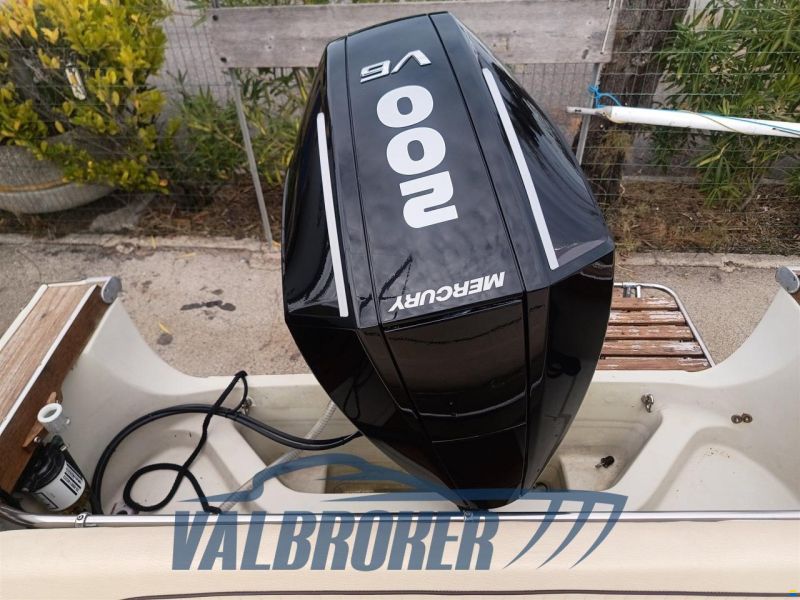 Boston Whaler OUTRAGE 22