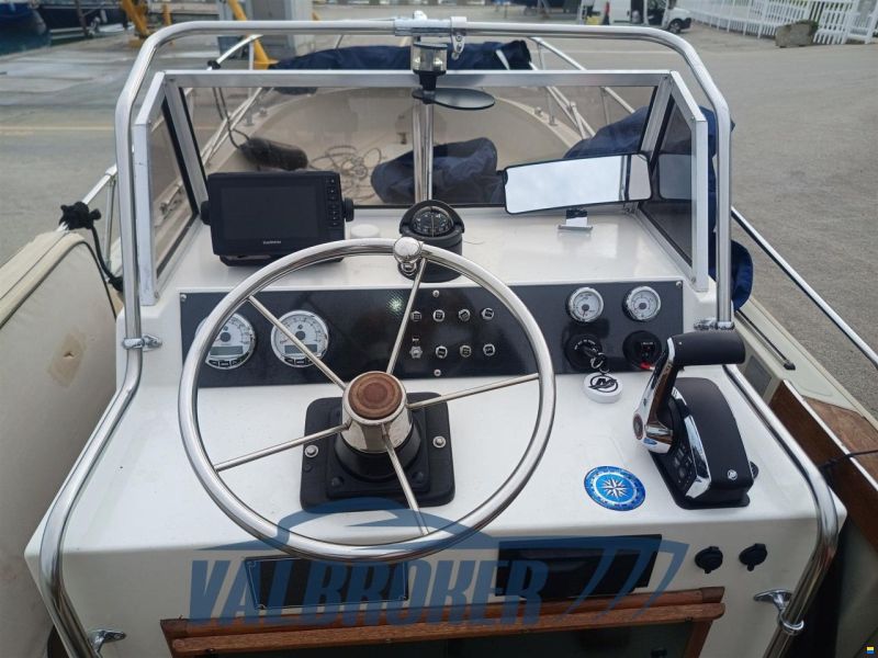 Boston Whaler OUTRAGE 22