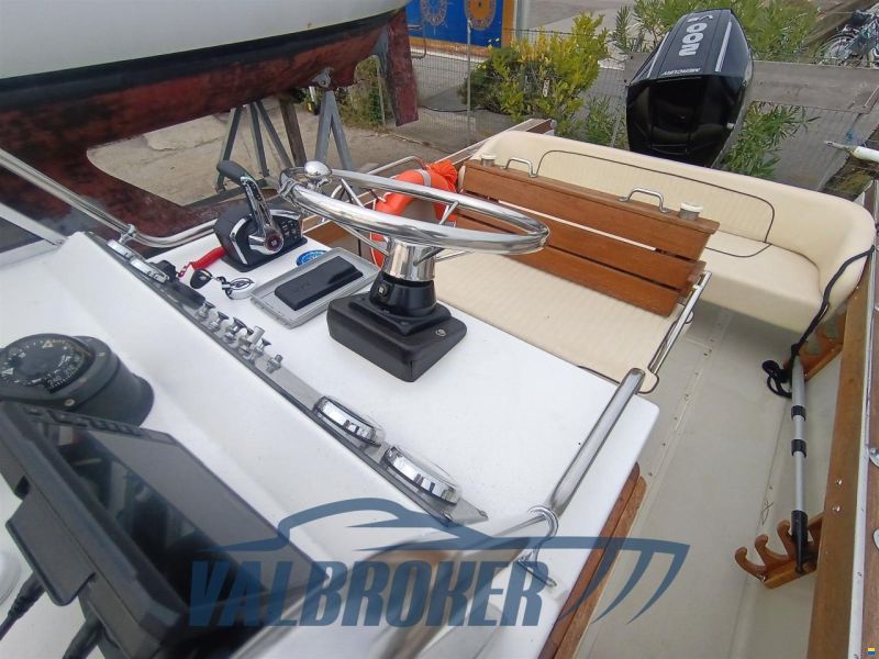 Boston Whaler OUTRAGE 22