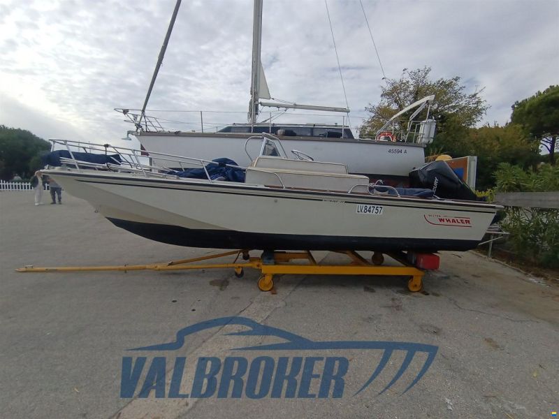 Boston Whaler OUTRAGE 22