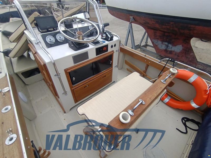 Boston Whaler OUTRAGE 22
