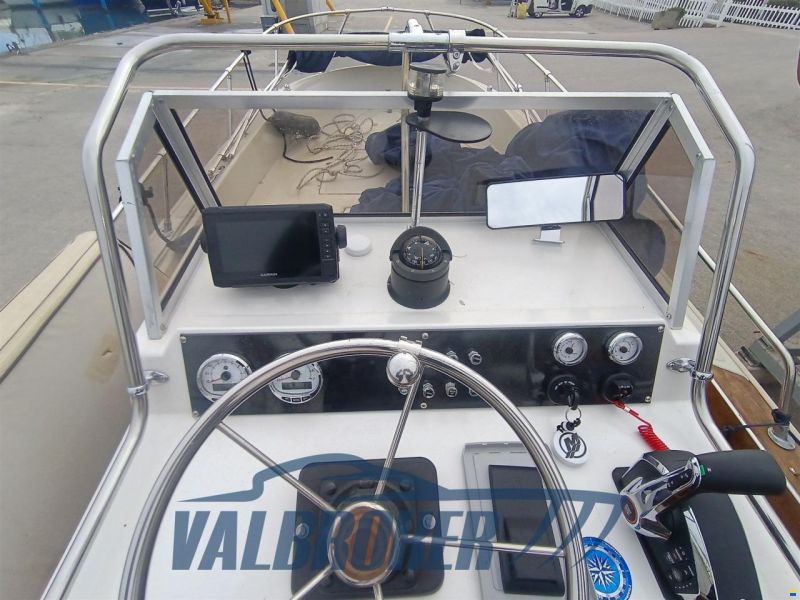 Boston Whaler OUTRAGE 22