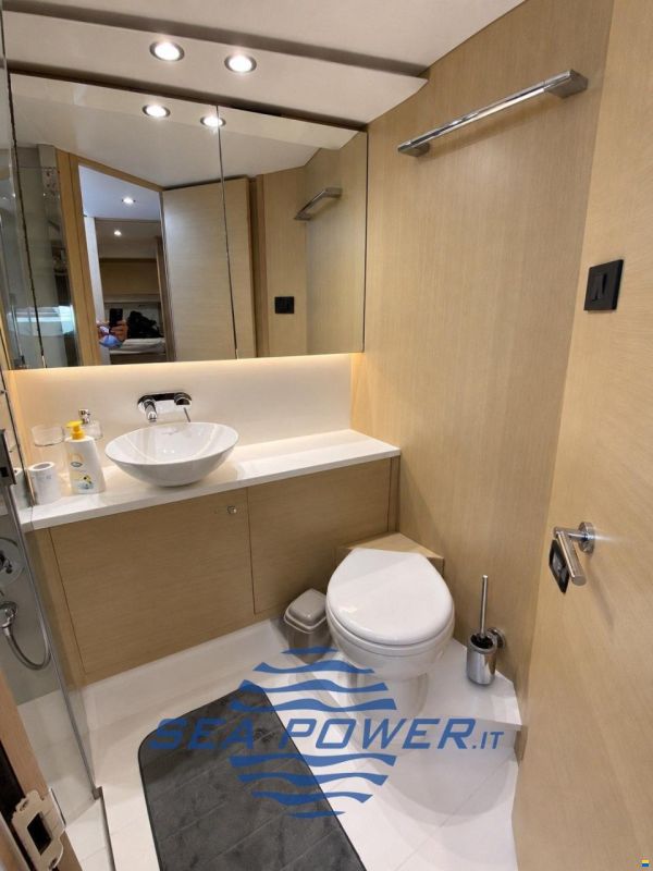 Princess Yachts. F 49