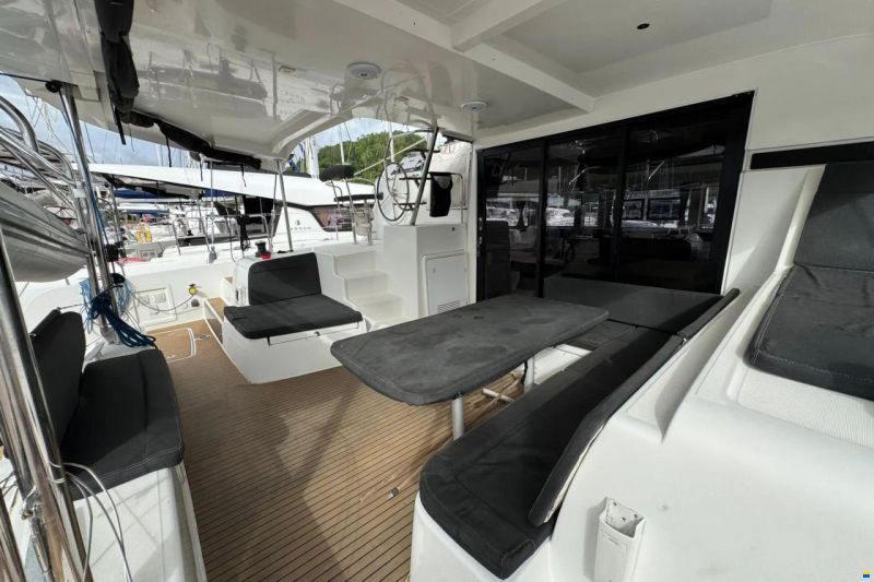 Lagoon 42