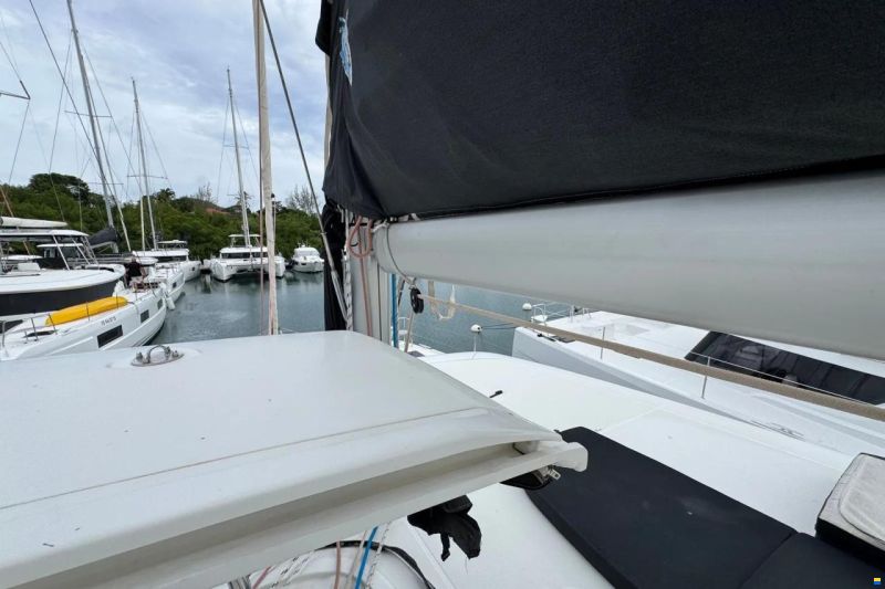 Lagoon 42