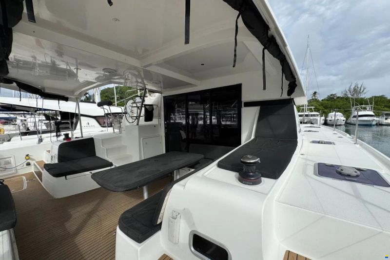 Lagoon 42