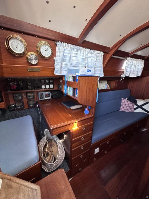 Hallberg-Rassy Mistral 33