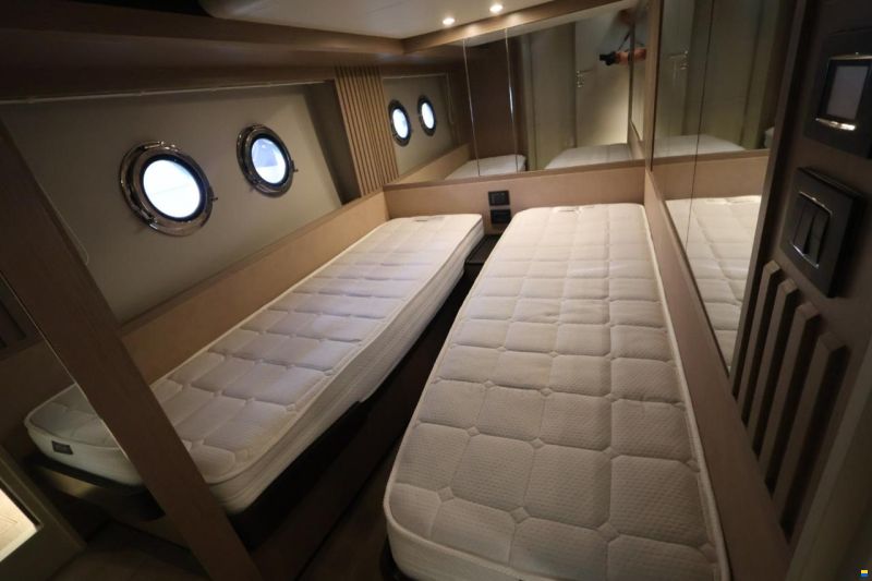 Absolute Navetta 52