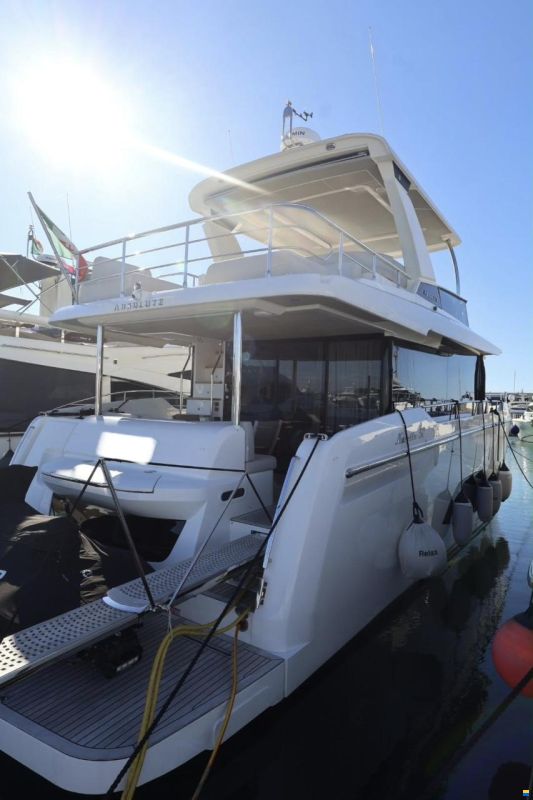 Absolute Navetta 52