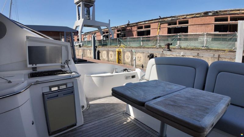 Sunseeker Predator 52