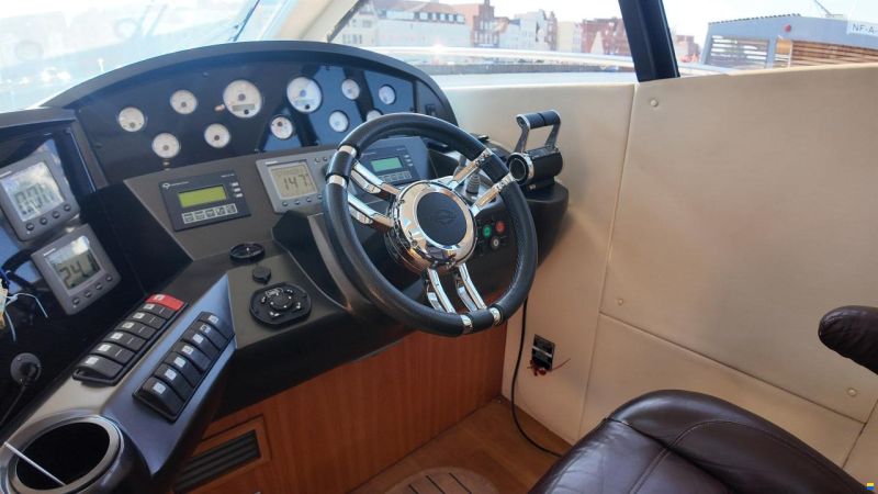 Sunseeker Predator 52
