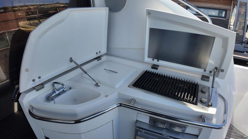 Sunseeker Predator 52