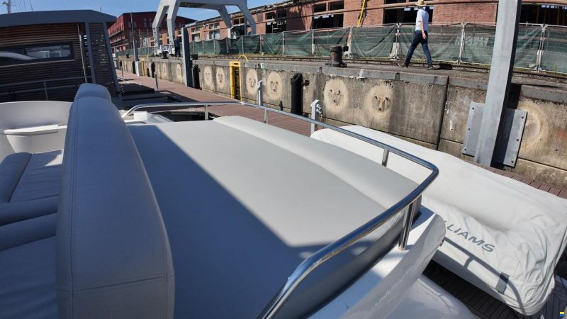Sunseeker Predator 52
