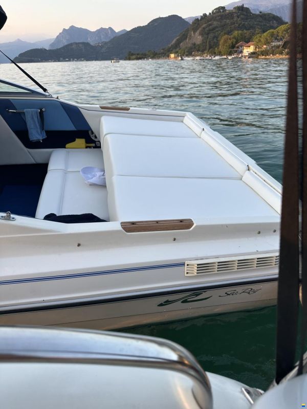 Sea Ray 200 Cuddy Cabin