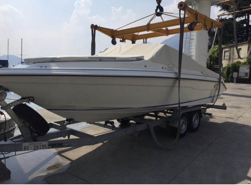 Sea Ray 200 Cuddy Cabin