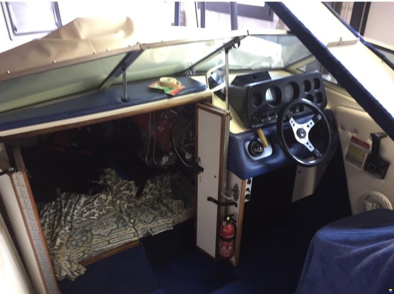 Sea Ray 200 Cuddy Cabin