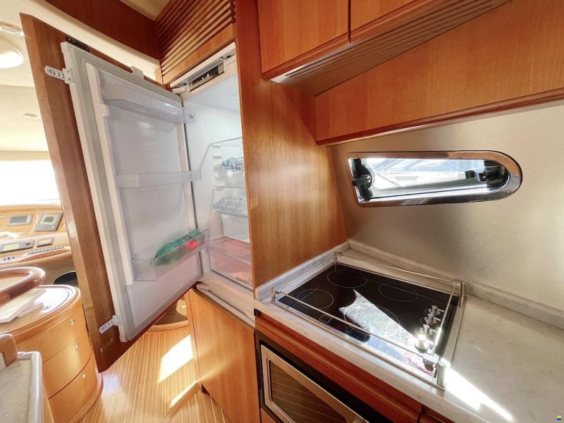 Azimut 68E