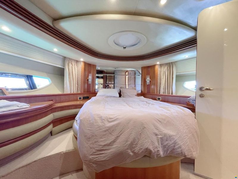 Azimut 68E