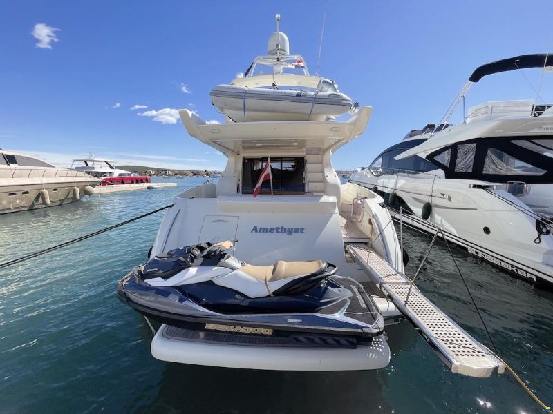Azimut 68E