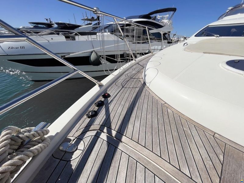 Azimut 68E