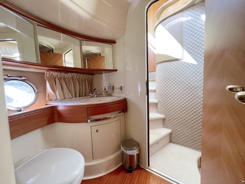 Azimut 68E