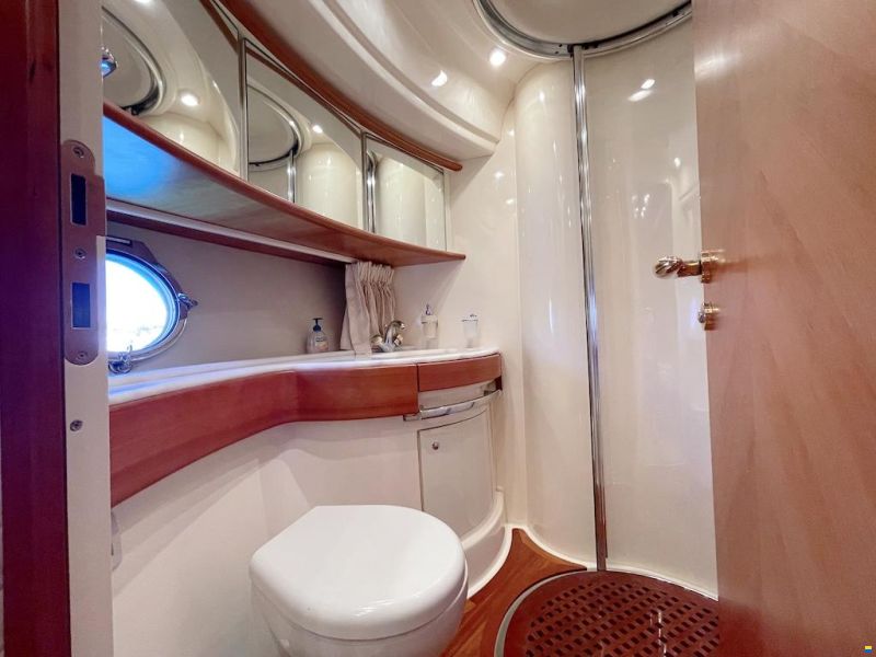 Azimut 68E
