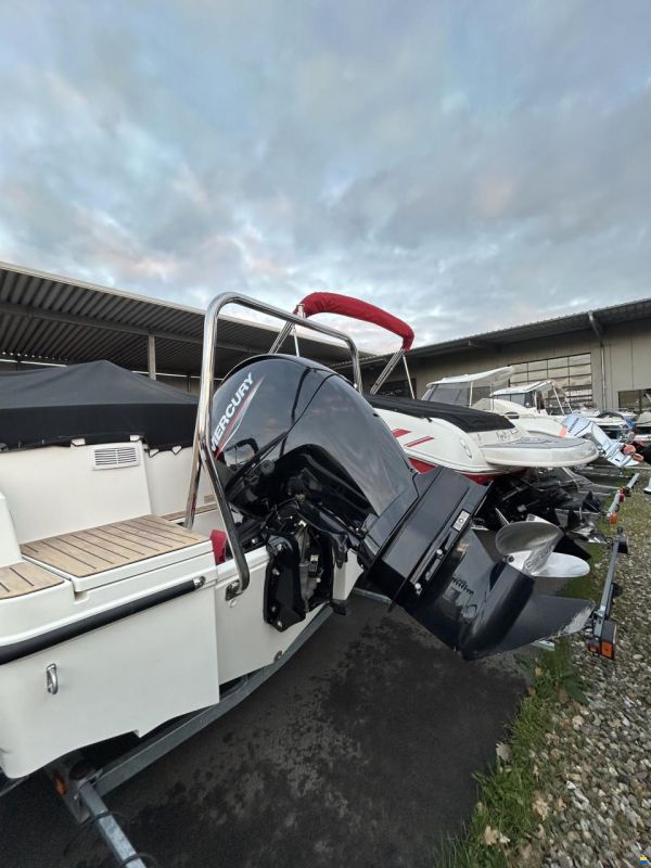 Quicksilver Activ 605 Bowrider