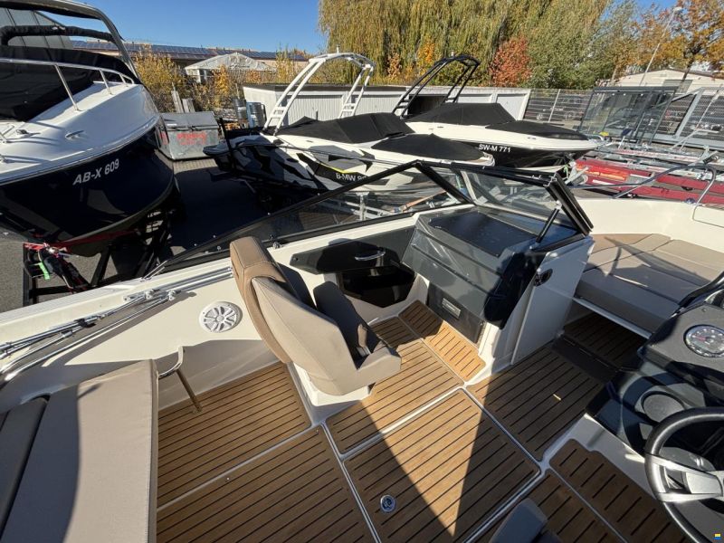 Quicksilver Activ 605 Bowrider