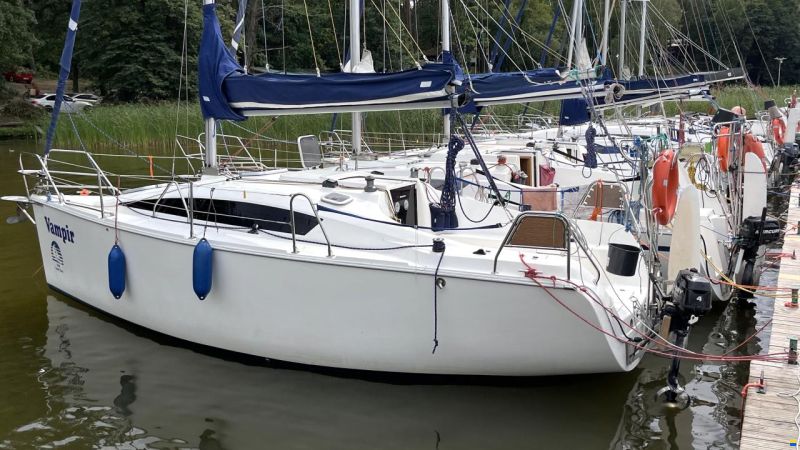 Hak Yacht Club / Phobos 25