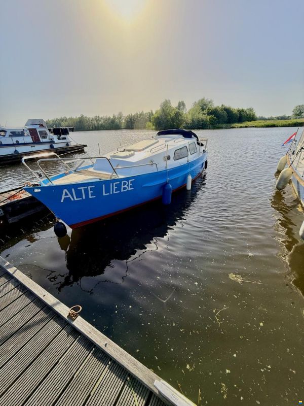 Stahlverdränger – Kanalboot