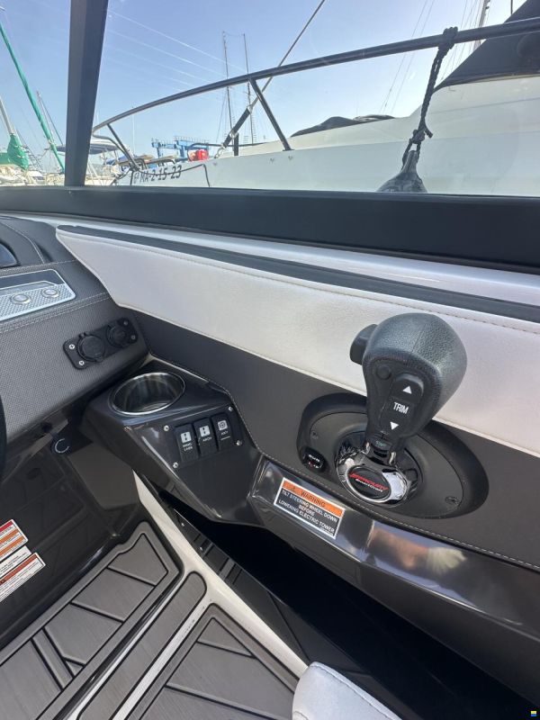 Monterey 255SS